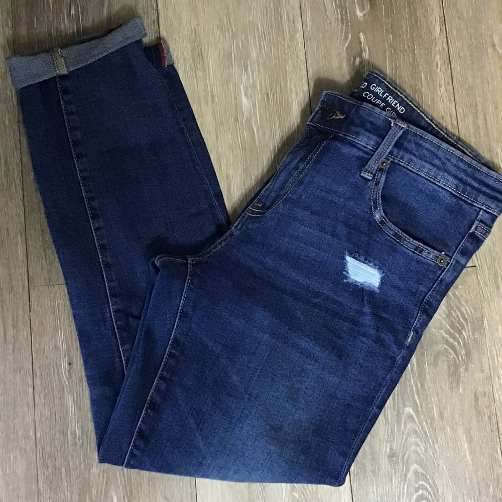 Gap girlfriend fit denim jeans distressed mid rise relaxed hip & thigh size 4/27